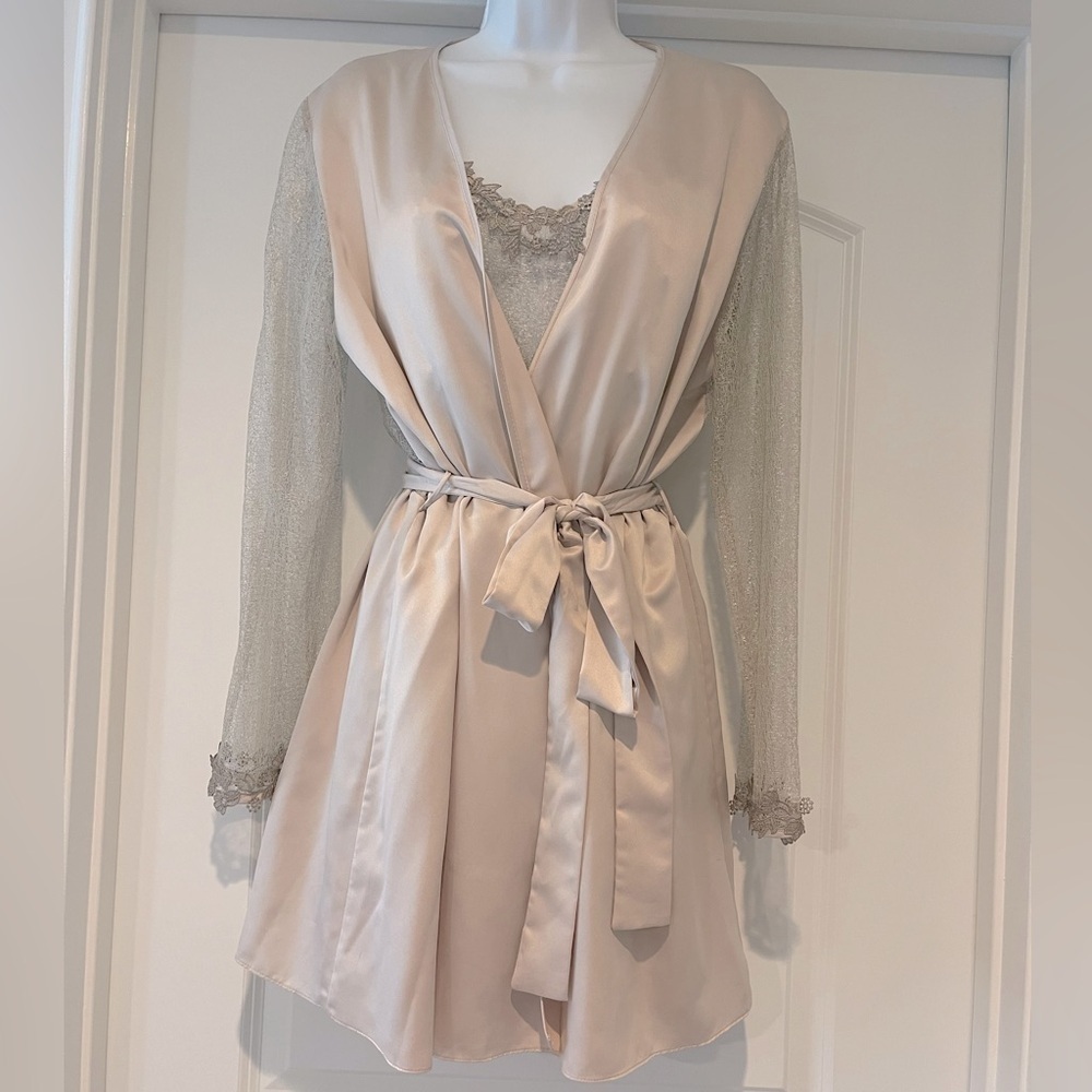 Flora Nikrooz Showstopper Chemise with lace and matching robe S